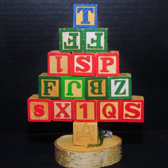 VTG Wooden Alphabet Blocks Christmas Tree Shelf Sitter MOMS 16 Blocks Birch Base - Picture 2 of 3